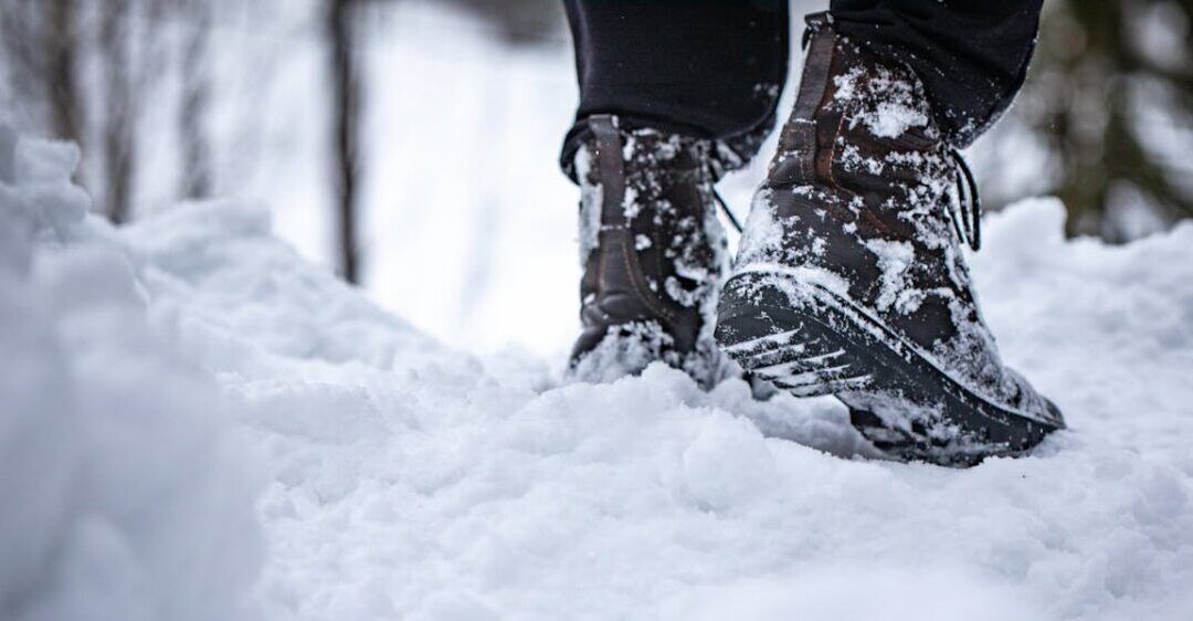 Använd inte skor med dubbar inomhus